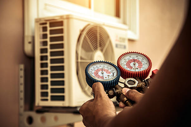 Professional Hvac technician working in Stonewall, LA